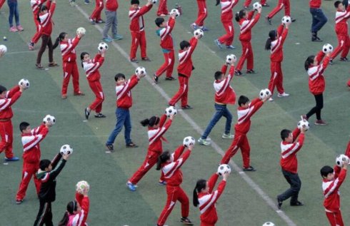 读“董”足球184期连载二：日本高中足球如此美妙，我们差在哪