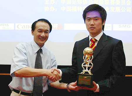 2010世界足球先生,中国足球历史第一人郑智