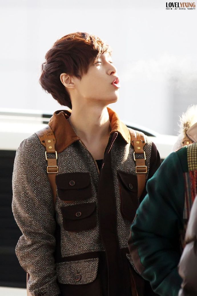 张艺兴这个中二少年，一个人在那玩哈气玩得不亦乐乎，苏死人了！