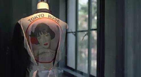 甲之蜜糖乙之霜英文,甲之蜜糖乙之砒霜翻译