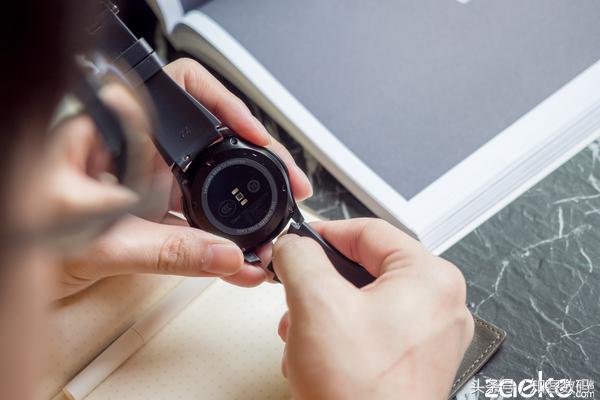 三星GearS3评测：最强智能手表之一，但依然鸡肋