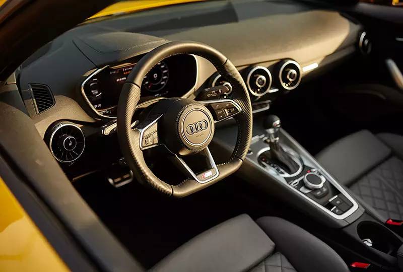 敞篷奥迪tt最新款,奥迪ttroadster敞篷跑车