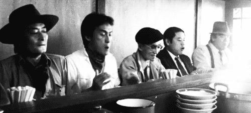 过年回家前，我准备天天慵懒性感地吃碗面