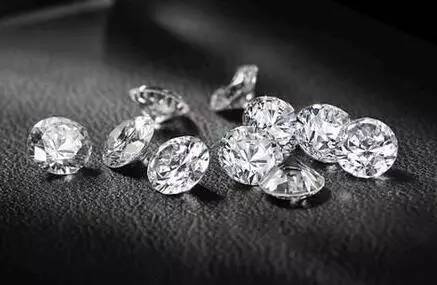 独家！杭州一女士投诉老凤祥“10元锆石”当“钻石”卖！