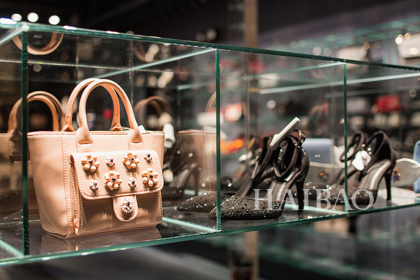 细节点靓魅力时尚，UrbanRevivoAccessory首家精品配饰店盛大开幕！