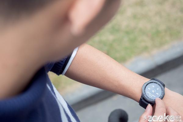 三星GearS3评测：最强智能手表之一，但依然鸡肋