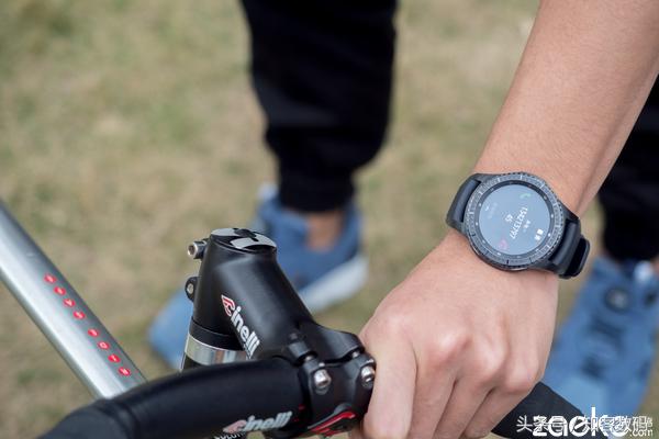 三星GearS3评测：最强智能手表之一，但依然鸡肋