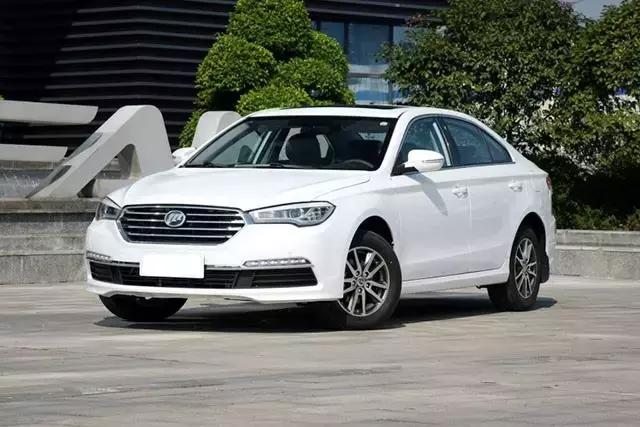 这中型车顶配12万，标配无钥匙套件，但公子都不开难怪销量几百