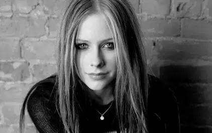 艾薇儿谈及病情,19岁艾薇儿近照