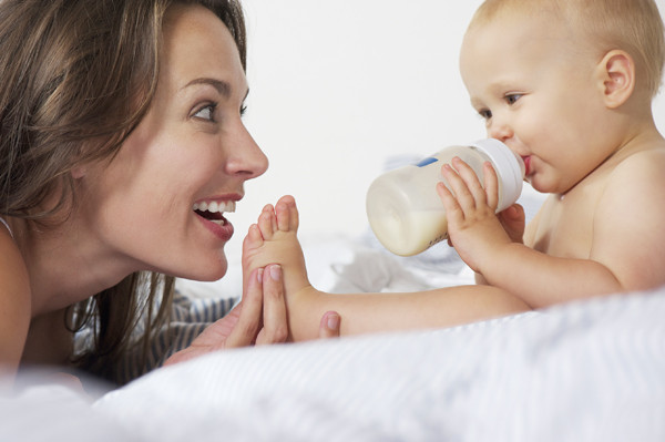 怎么挑选奶瓶的正确方法,奶瓶怎么选购才是正确的