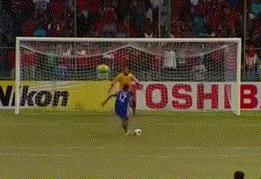 足坛中那些令人啼笑皆非的假摔，你不笑算我输