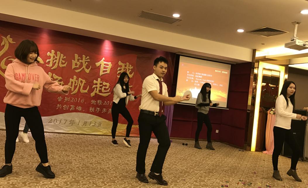 iphone7奖优秀员工不豪，42张图看爱唯2017年会