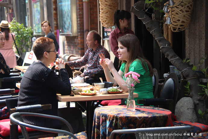 上海田子坊有什么有特点的店,田子坊在上海什么位置