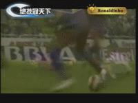 小罗是球王吗,小罗是巴萨的队长吗