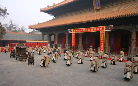 曲阜孔庙祈福专升本,曲阜孔庙烧香祈福商业化