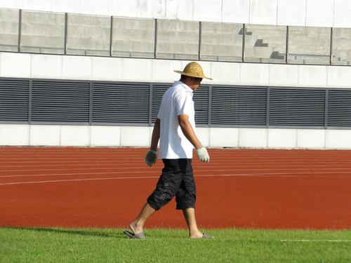 深圳宝安24小时足球场,深圳宝安体育场草皮