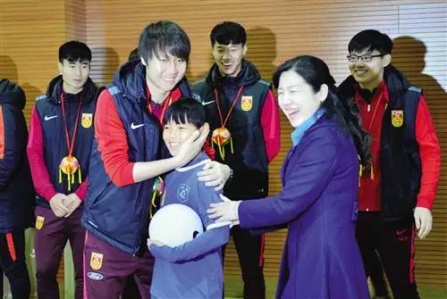 中国杯冰岛队到中山路,2018世界杯冰岛对阿根廷维京战吼