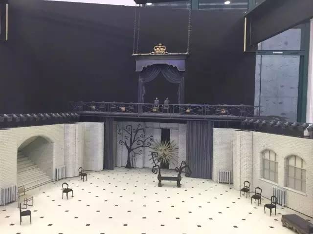 哈姆雷特主题分析英国文学史,哈姆雷特戏剧赏析