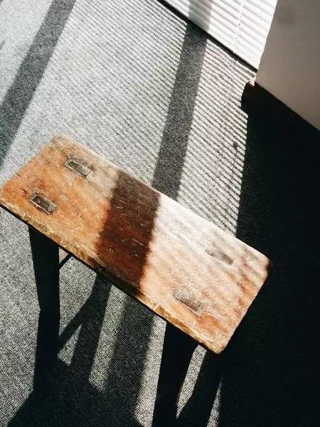 无底线提升千元出租屋品味，看90后美少年怎样活出无数人向往的样子……