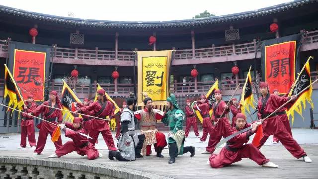 「镇生活」过年还在镇江好，镇江VS国外，100块钱能干啥？看完惊呆你！
