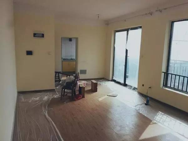 无底线提升千元出租屋品味，看90后美少年怎样活出无数人向往的样子……