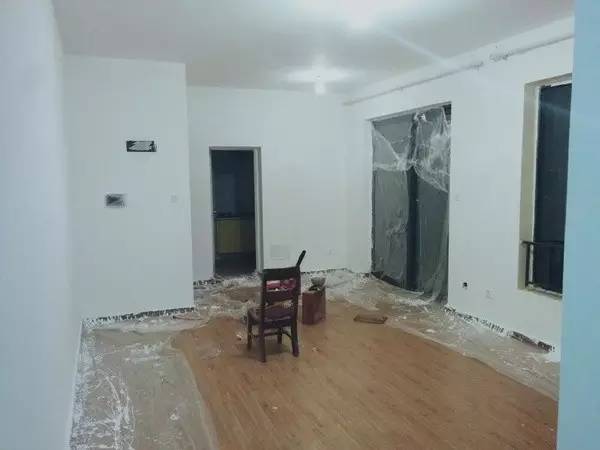 无底线提升千元出租屋品味，看90后美少年怎样活出无数人向往的样子……