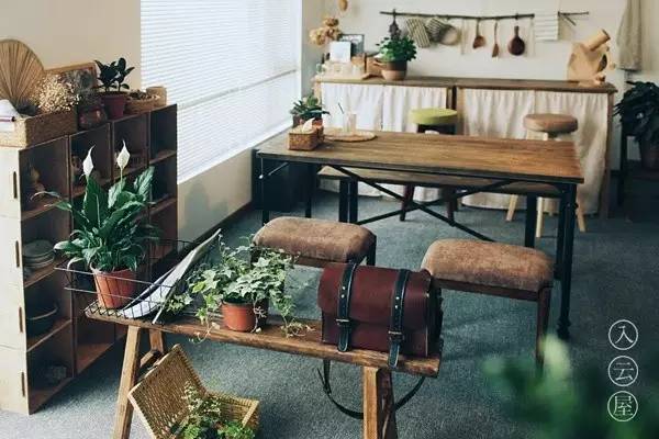 无底线提升千元出租屋品味，看90后美少年怎样活出无数人向往的样子……