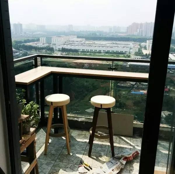 无底线提升千元出租屋品味，看90后美少年怎样活出无数人向往的样子……