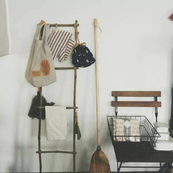 无底线提升千元出租屋品味，看90后美少年怎样活出无数人向往的样子……