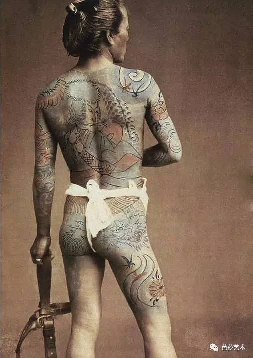 纹身就代表是坏人吗,纹身只是左青龙右白虎