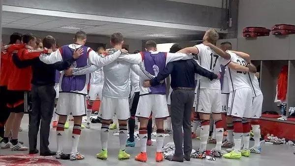 足球纪录片c罗推荐,足球梅西和c罗加时绝杀