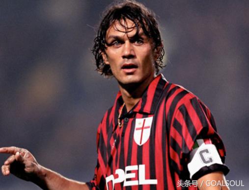 能攻善守的边后卫有哪些,21世纪前十年世界足坛十大边后卫