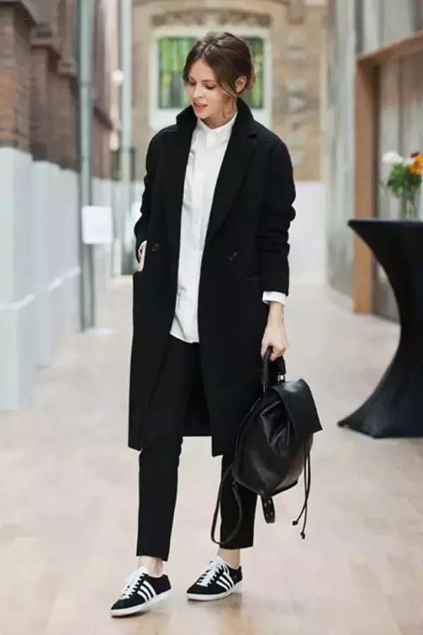 杨幂小金珠手链,杨幂小贝壳黑裙