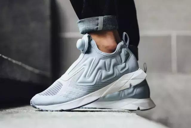 杨幂小金珠手链,杨幂小贝壳黑裙