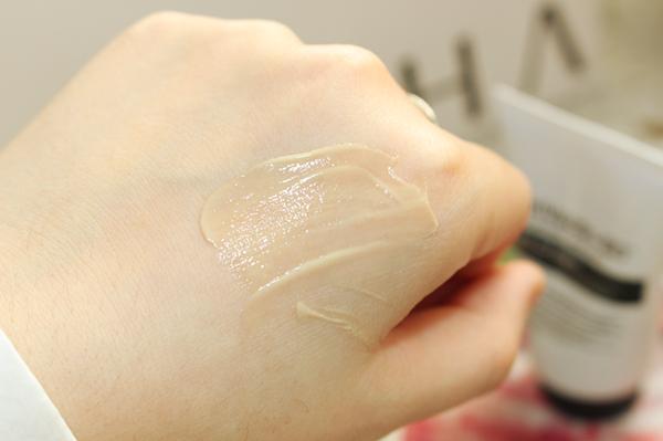 bb霜不服帖怎么回事,用bb霜后浮粉不服帖怎么办