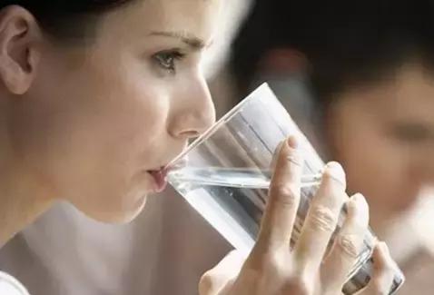 别人都白成一道光了，你还在傻傻踩雷？