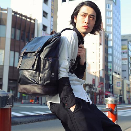 型男必备凹造型双肩包，日常旅游都吃得开