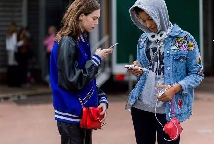 张靓颖瘦成大头,张靓颖造型显胖