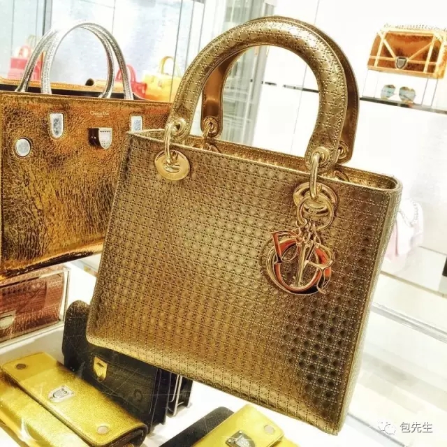 包粉晒包，新年到，用新包，送祝福！