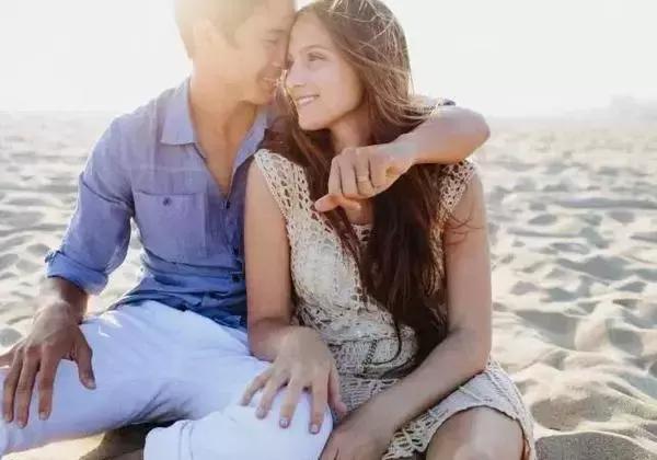 跟她玩游戏,和她玩游戏