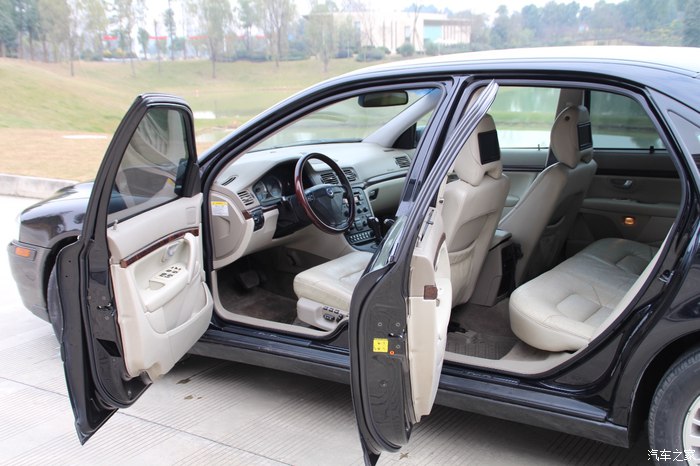 沃尔沃xc90北欧经典3.2排量二手车,沃尔沃xc90和沃尔沃S90对比