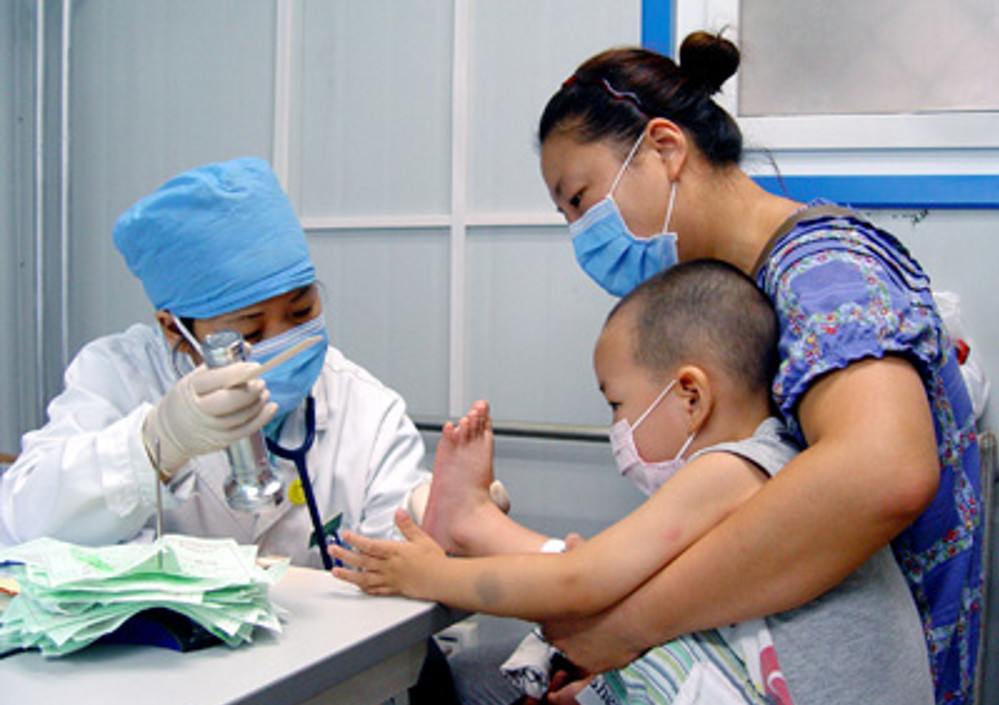 男孩高烧不退被医生发现,3岁男孩高烧不退