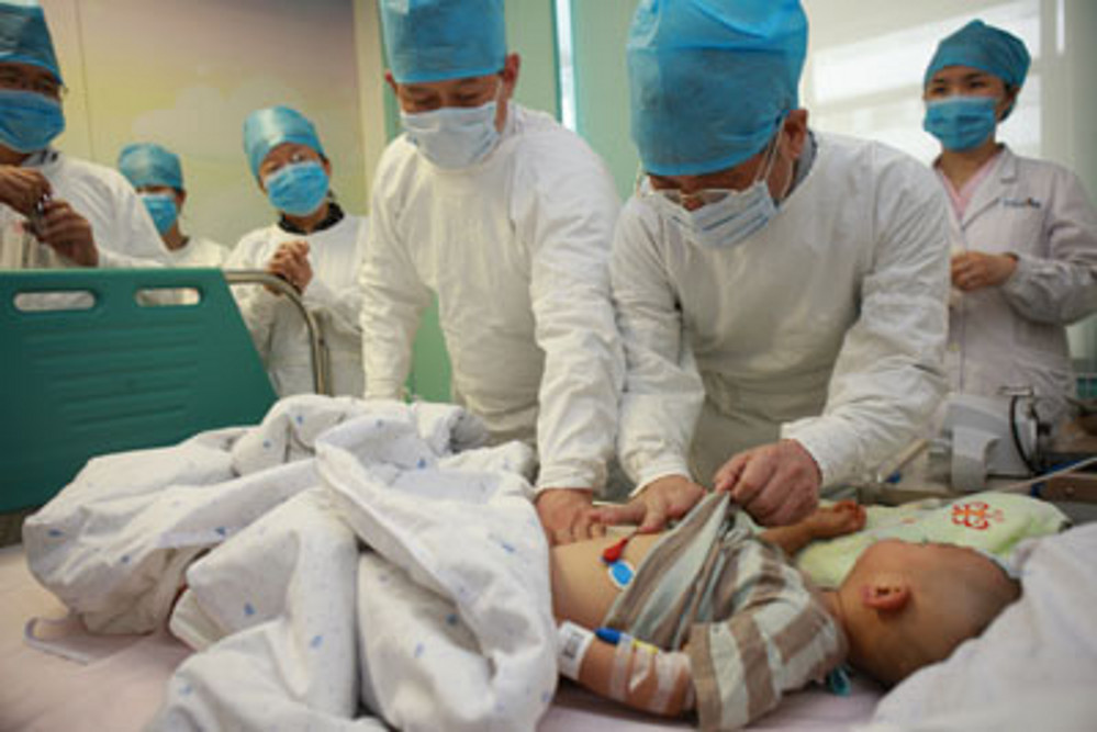 男孩高烧不退被医生发现,3岁男孩高烧不退