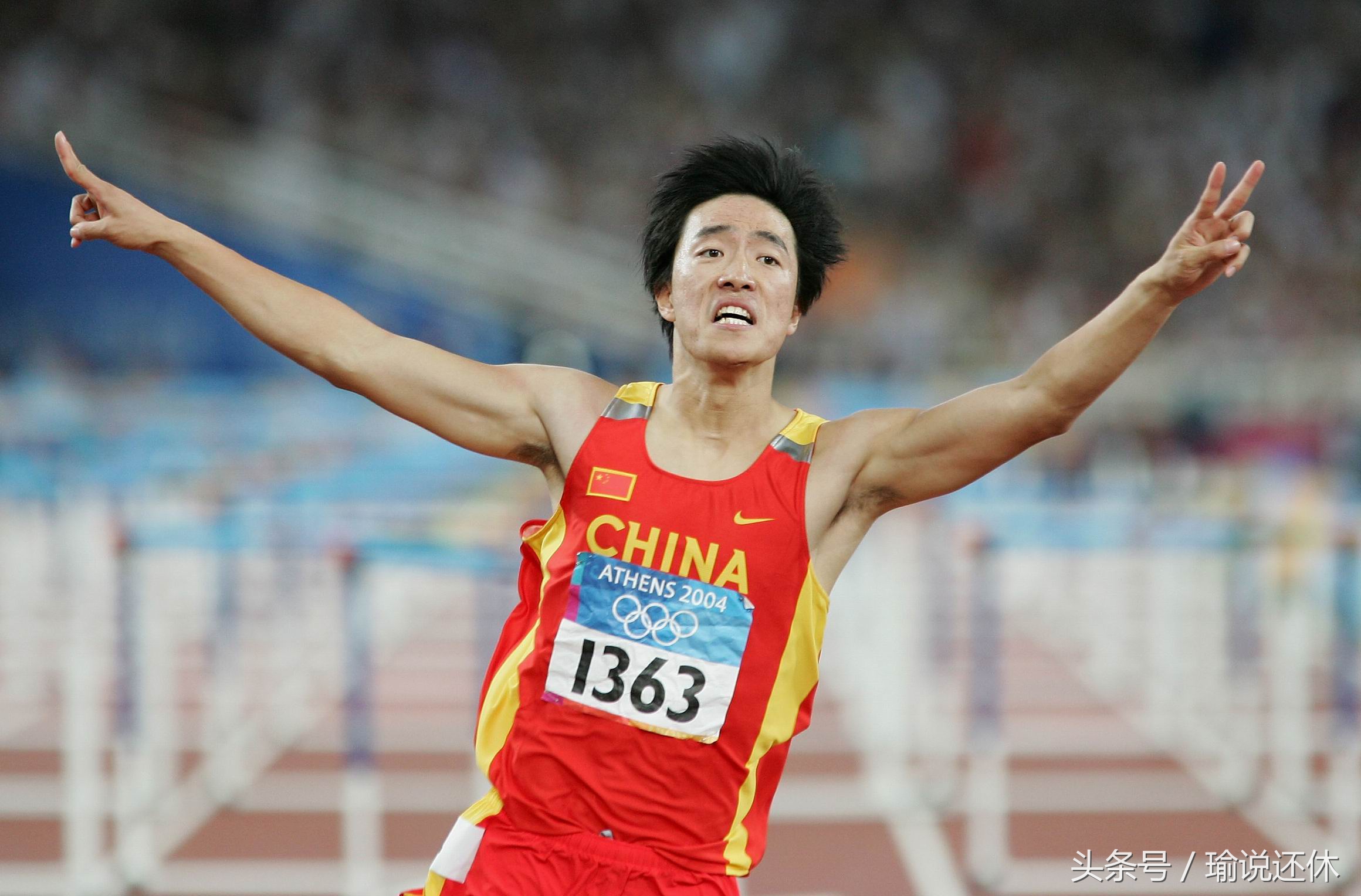 刘翔骑女友戏水，惹恼女权还是道德婊？喷子们叮咬英雄可休矣！