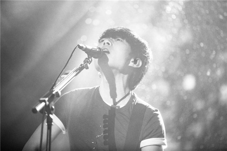 小酒馆不是到此一游的4A景区，回归音乐才是对《成都》最大尊重