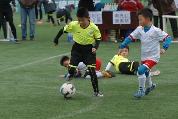 四川南充高坪一小足球新闻,南充行知小学第八届足球运动会