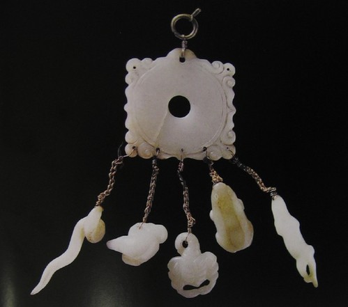 和田玉五行属土还是属金,五行少金佩戴什么和田玉