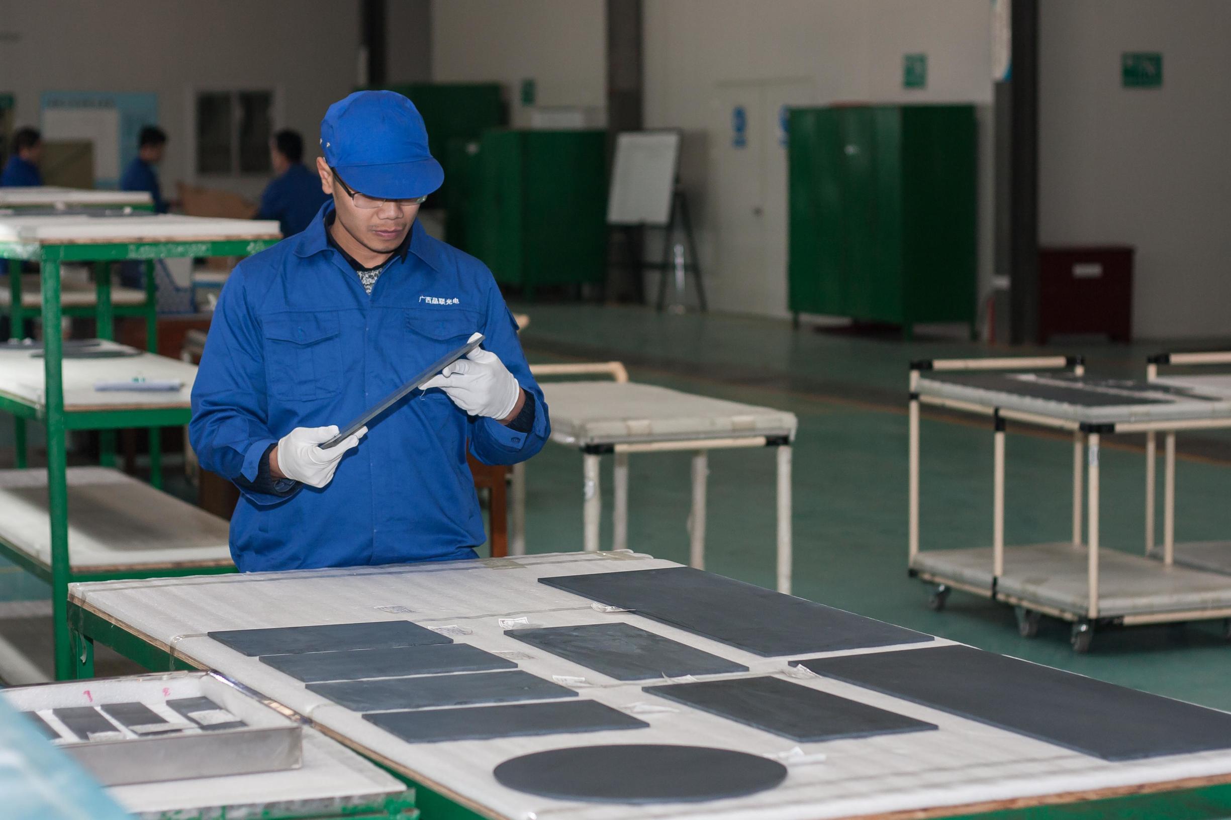 铸剑十年广西晶联打碎ITO靶材国际垄断