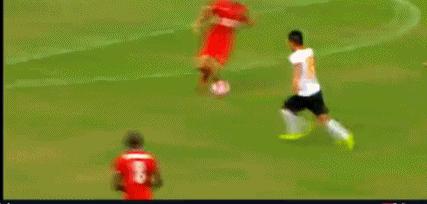 足球场上十大断腿事件特别恐怖,足坛断腿名场面