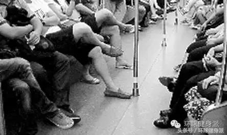 快放下二郎腿什么梗,快放下你的二郎腿图片